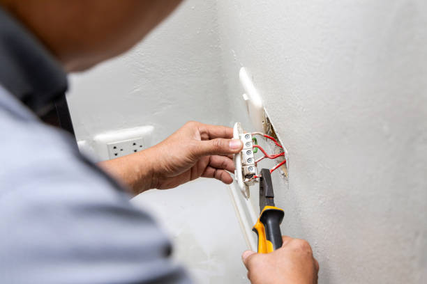 Best Emergency Electrical Repair  in Johnsburg, IL